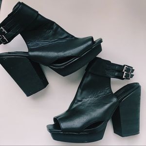 Black wedges